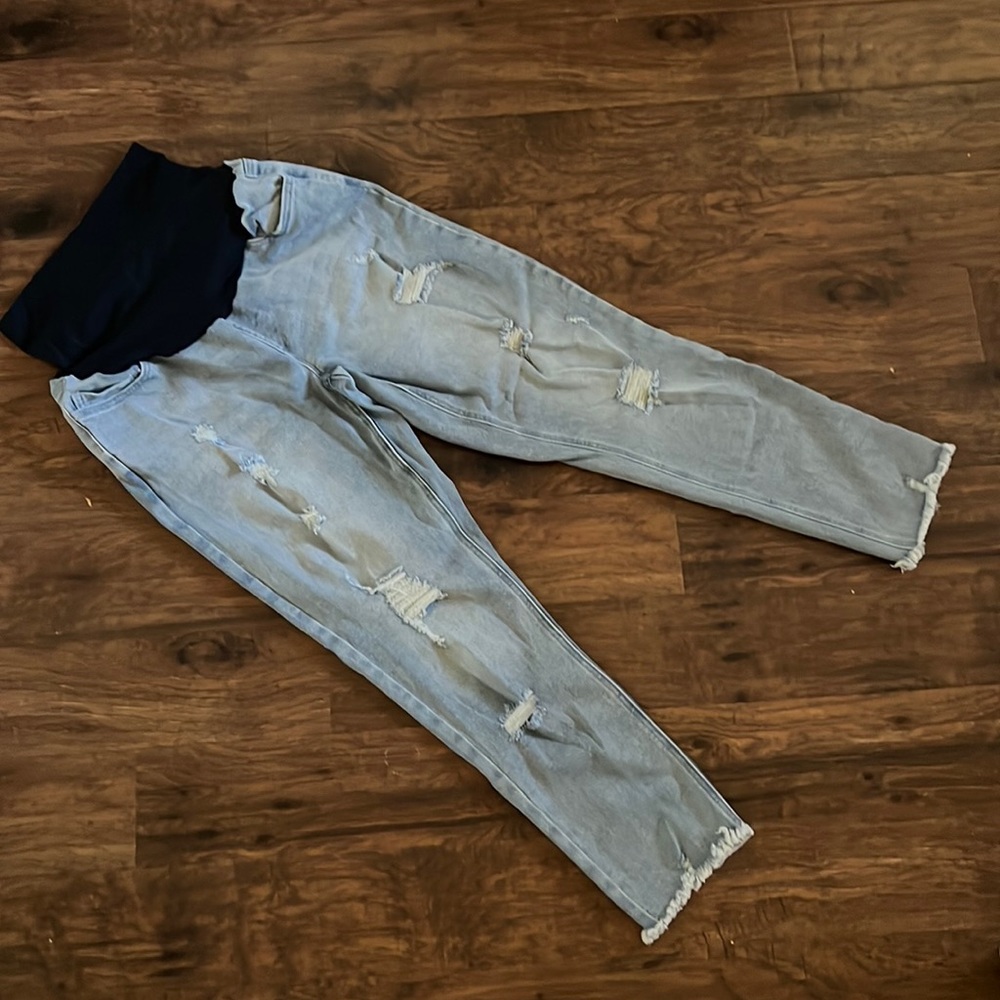 Distressed maternity jeans